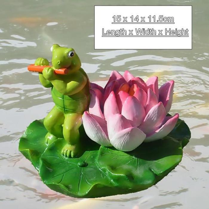Dekorative Cartoon Schildkröte, die auf einer Seerose Querflöte