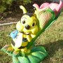 Deko Biene mit Blumenkelch als Pflanztopf, 49 cm hoch