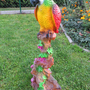 Papagei Gartenfigur auf Baumstamm, 77 cm hoch