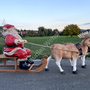 Weihnachtsmann mit Schlitten und Rentieren 140 cm