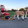 Weihnachtsmann mit Schlitten und Rentieren 140 cm