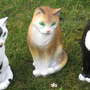 Deko Katzen - kleine Katzenfigur, braun-weiss 2