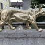 Goldene Pantherfigur Deko, Jungtier, mit Autolack, 35 cm hoch
