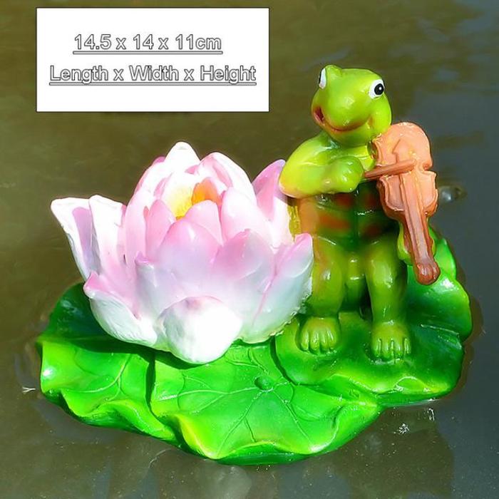 Dekorative Cartoon Schildkröte, die auf einer Seerose Geige spielt