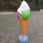 Glace Kundenstopper mit Schlagrahm oben drauf, schön dekorativ und 220 cm gross, springt einem sofort ins Auge