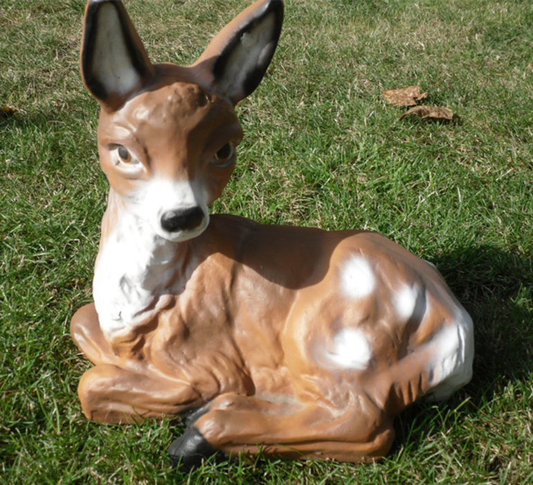 Reh Deko Figur für Garten Rehkitz liegend