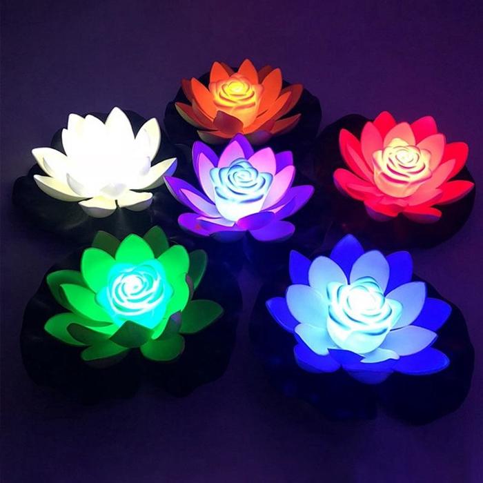 Hübsche, schwimmfähige Lotusblume mit 18cm Durchmesser, Weiss, aus