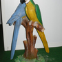 2 Deko Papageien auf Stange, 86 cm hoch