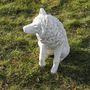 Gartendeko Wolf Figur aus Beton, sitzend, 69 cm hoch